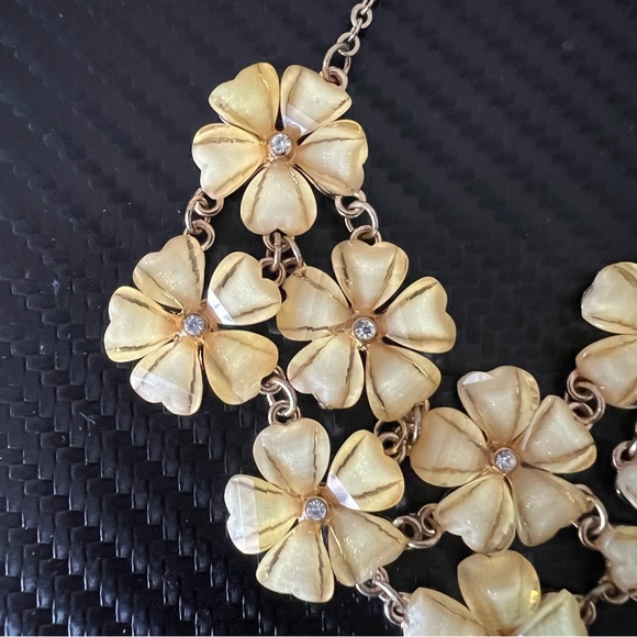 Charming Charlie Statement Necklace Yellow Flower Bib Gold Tone Chain - Picture 3 of 7